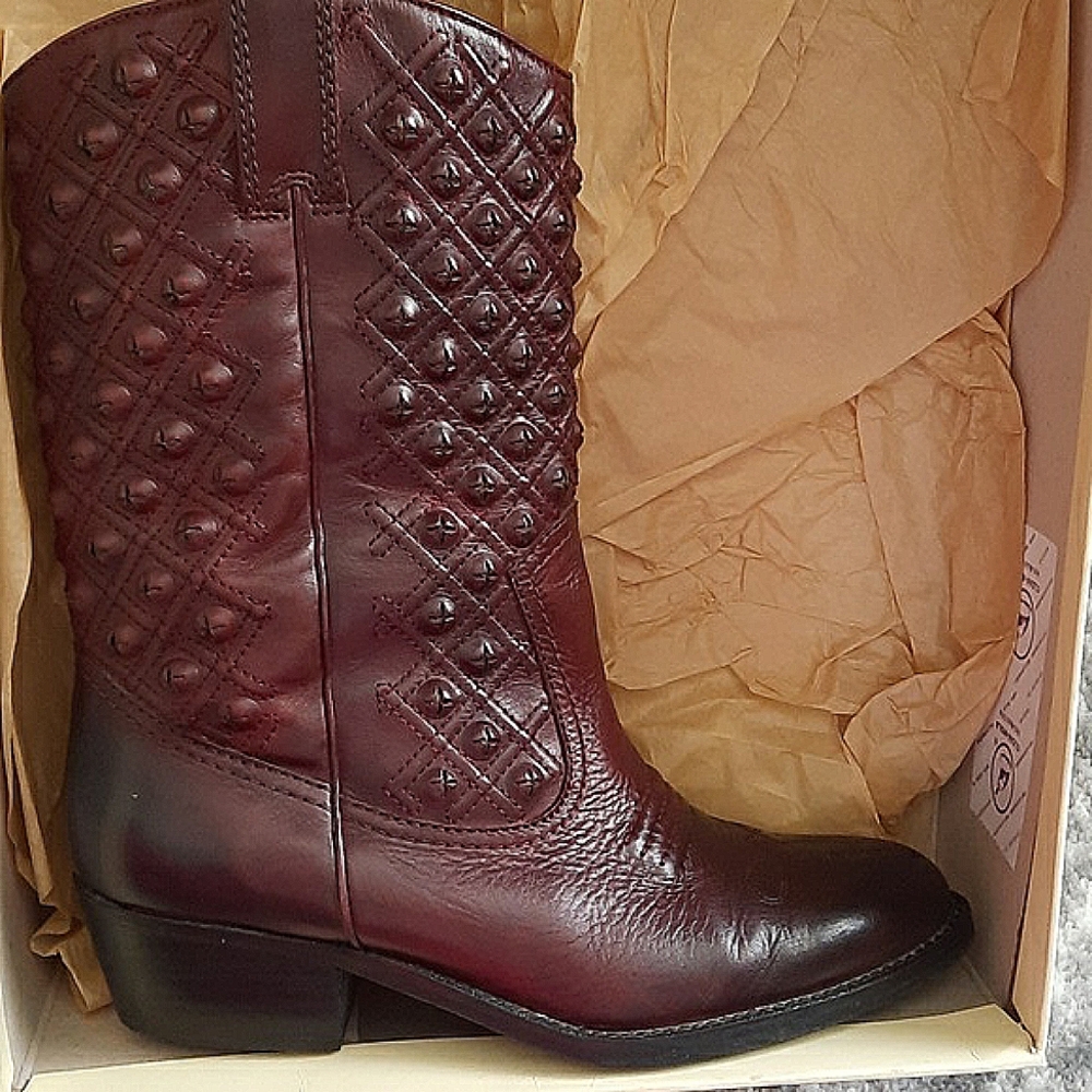 Shoes - Picture 8 of 10